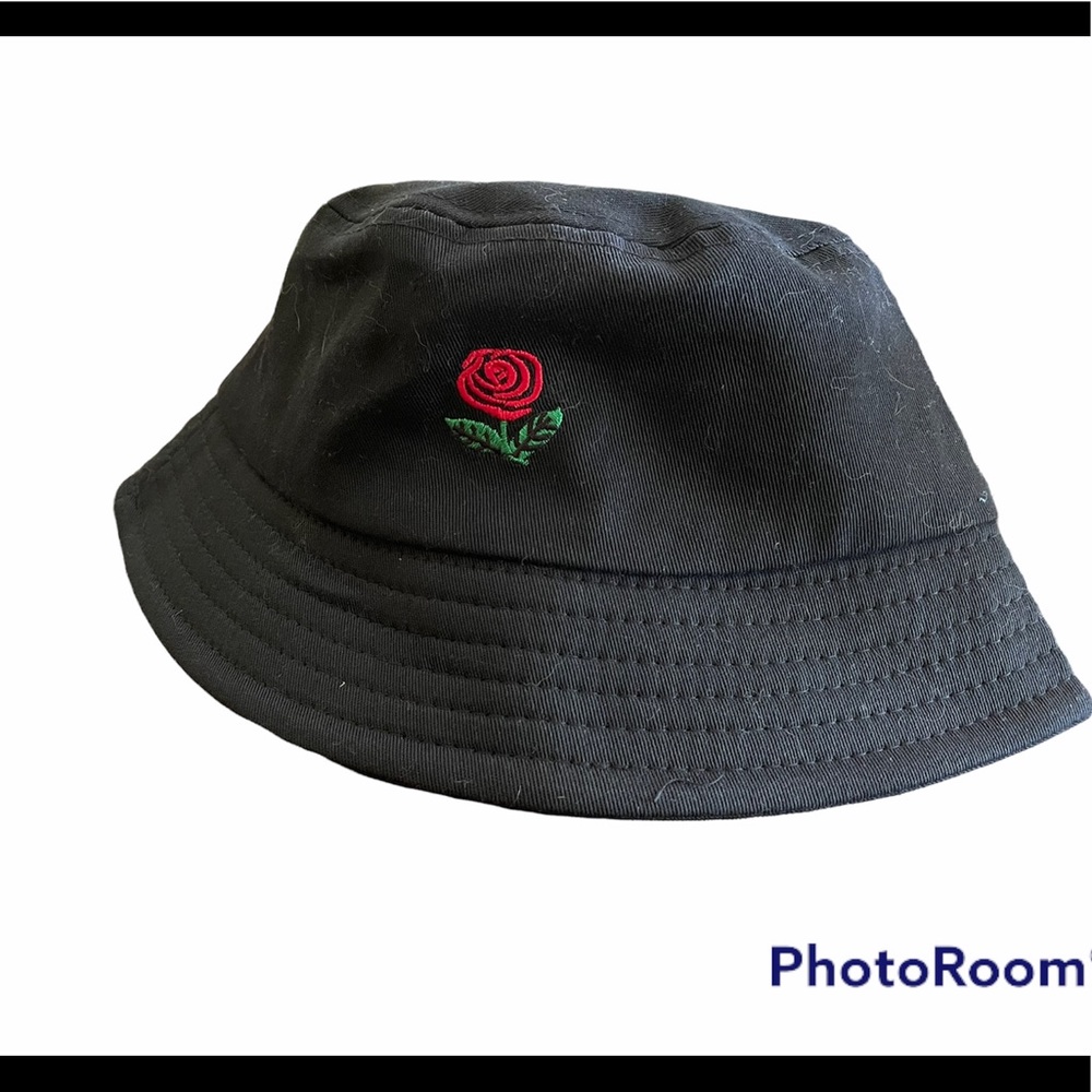 Bucket hat with rose